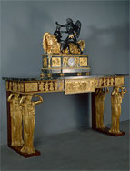 Приставной стол с каминными часами