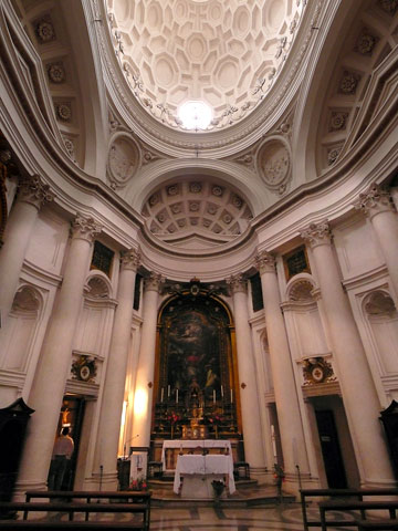 Интерьер церкви св. Карла у четырёх фонтанов