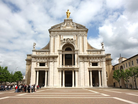 Фасад базилики Санта Мария дельи Анджели