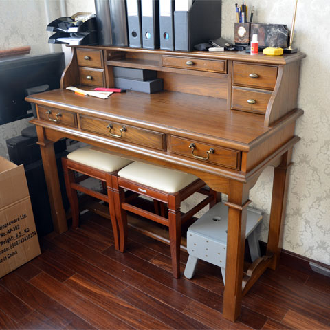 Письменный стол-бюро в стиле Кантри